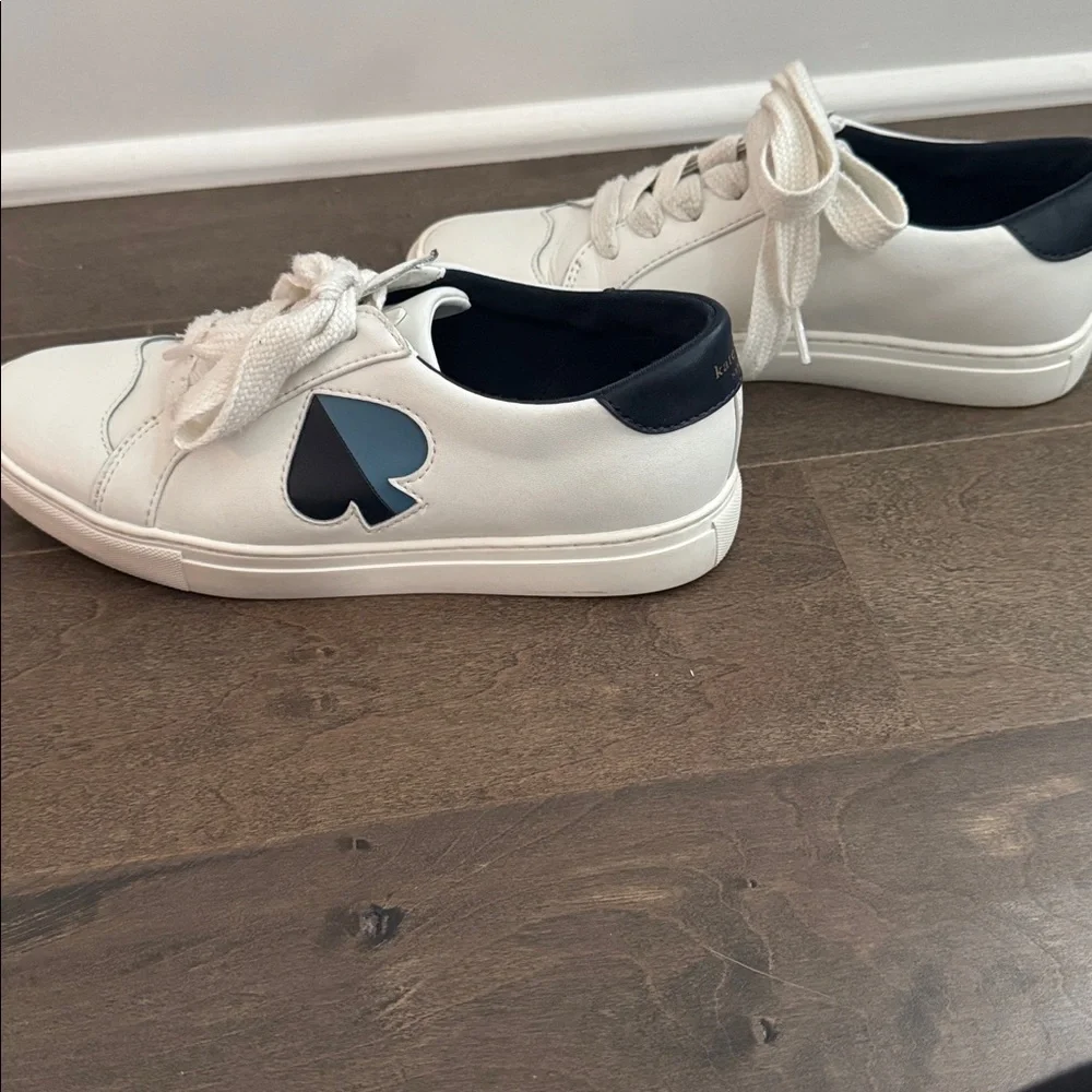 Kate Spade Fez White Leather Sneakers Navy Spade Logo Women’s 7